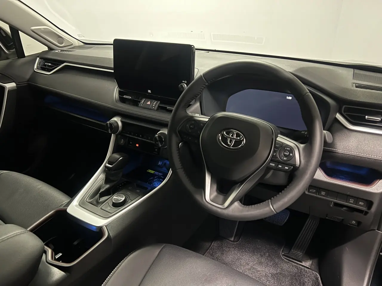 2025 TOYOTA RAV4 HYBRID Gallery Image 10