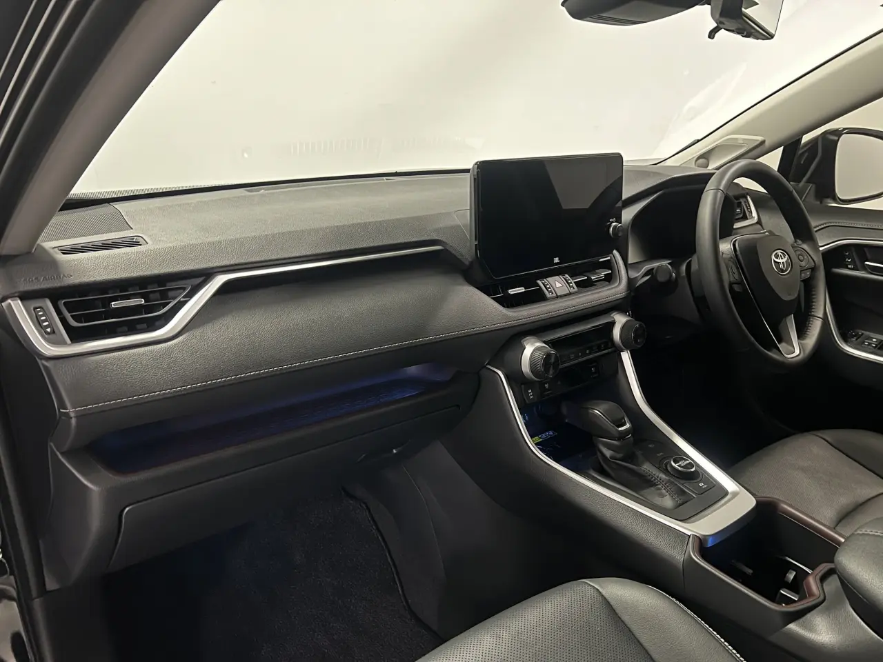 2025 TOYOTA RAV4 HYBRID Gallery Image 15