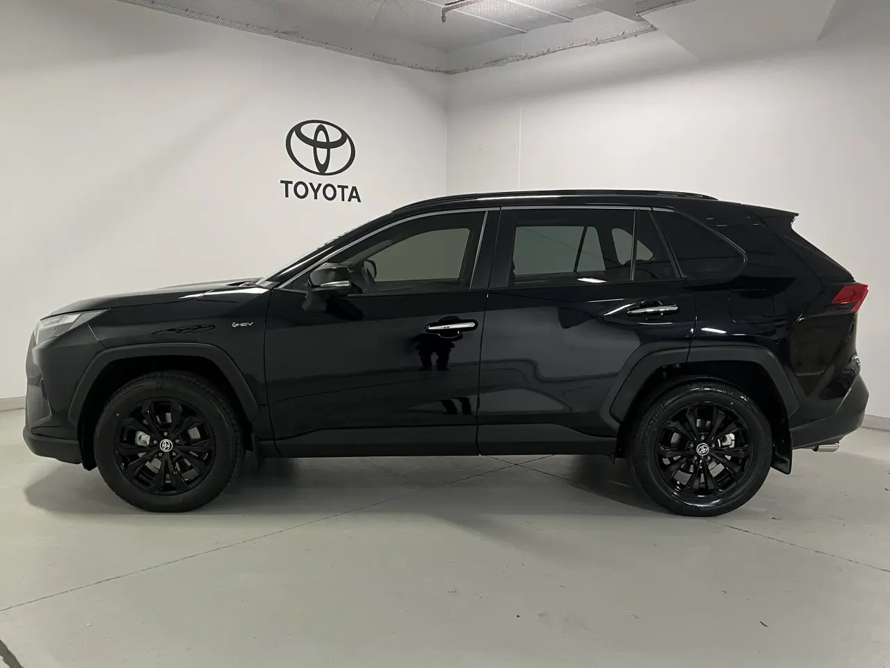 2025 TOYOTA RAV4 HYBRID Gallery Image 9