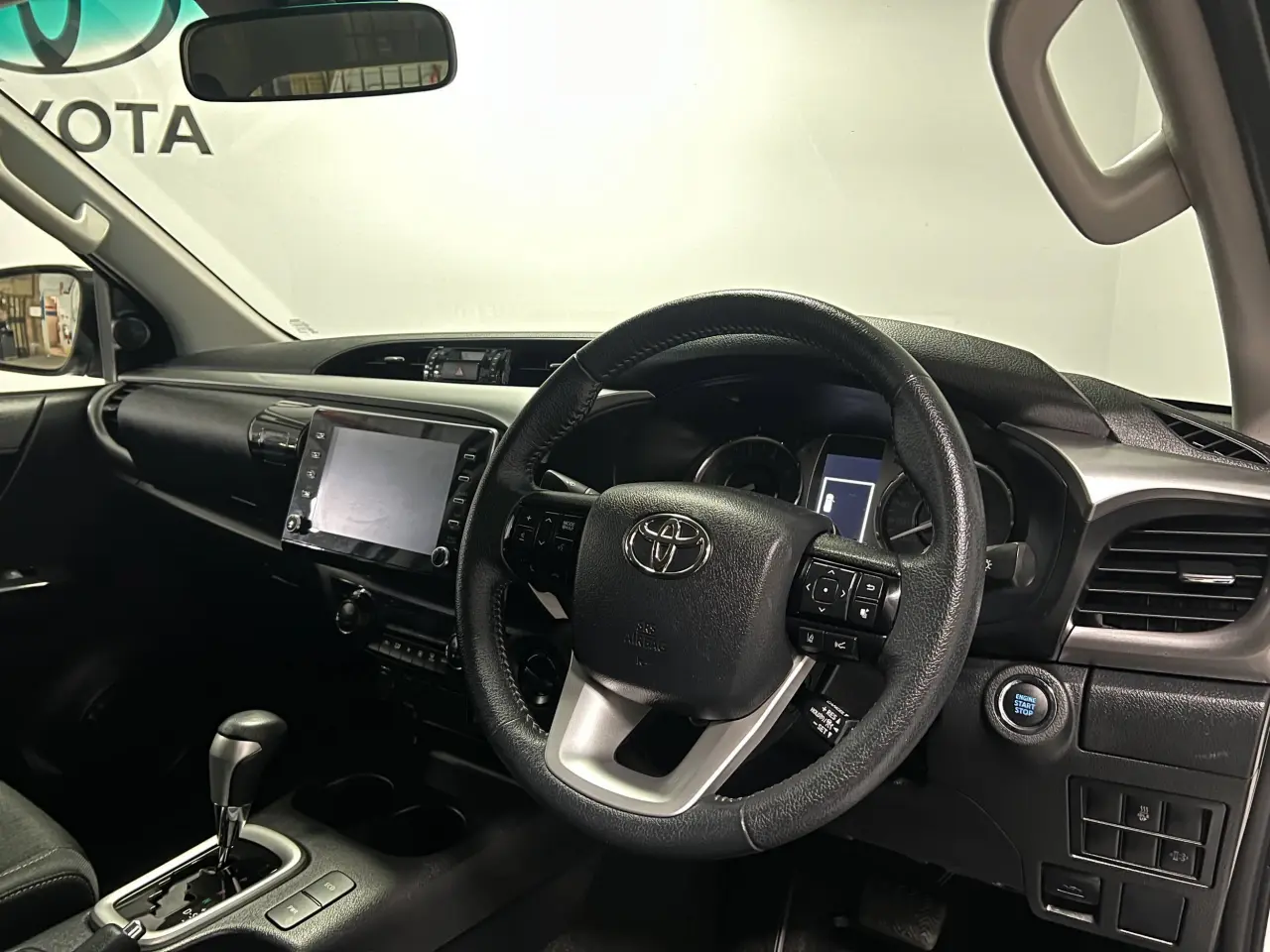 2023 TOYOTA HILUX Gallery Image 10