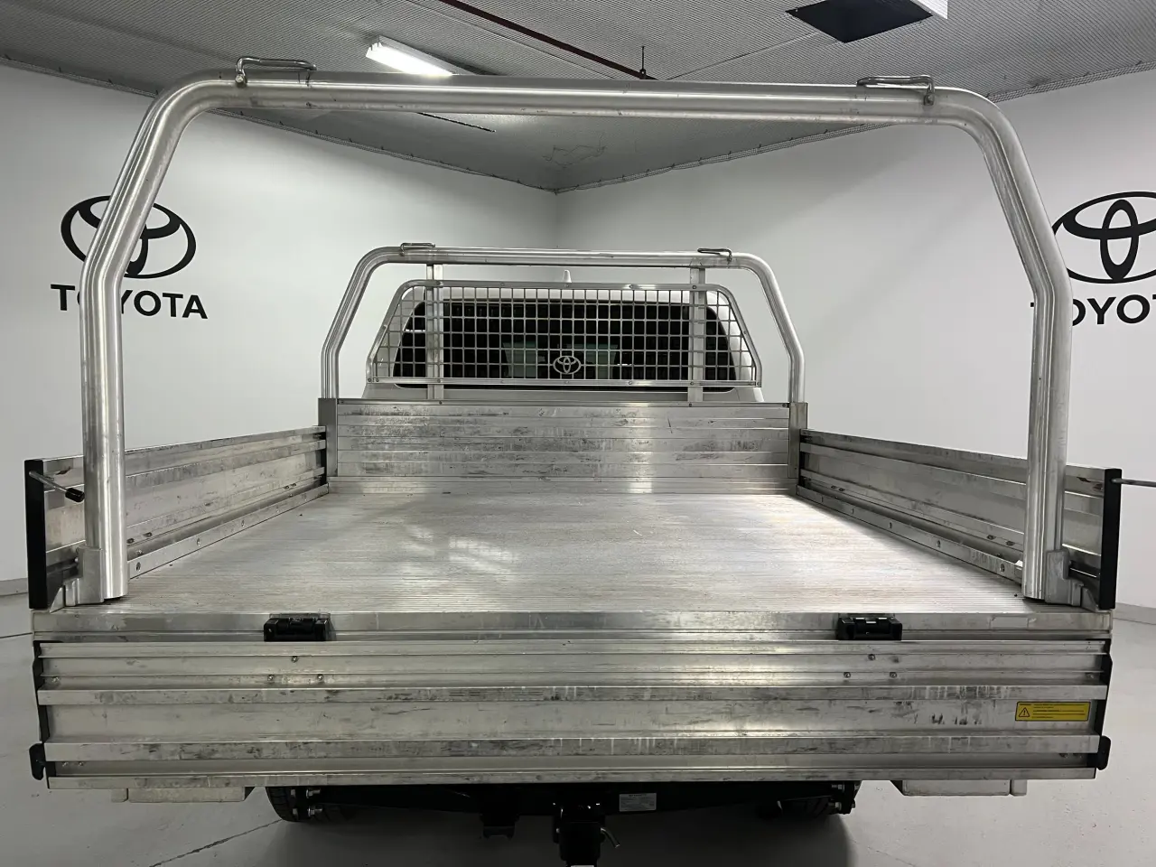 2023 TOYOTA HILUX Gallery Image 12