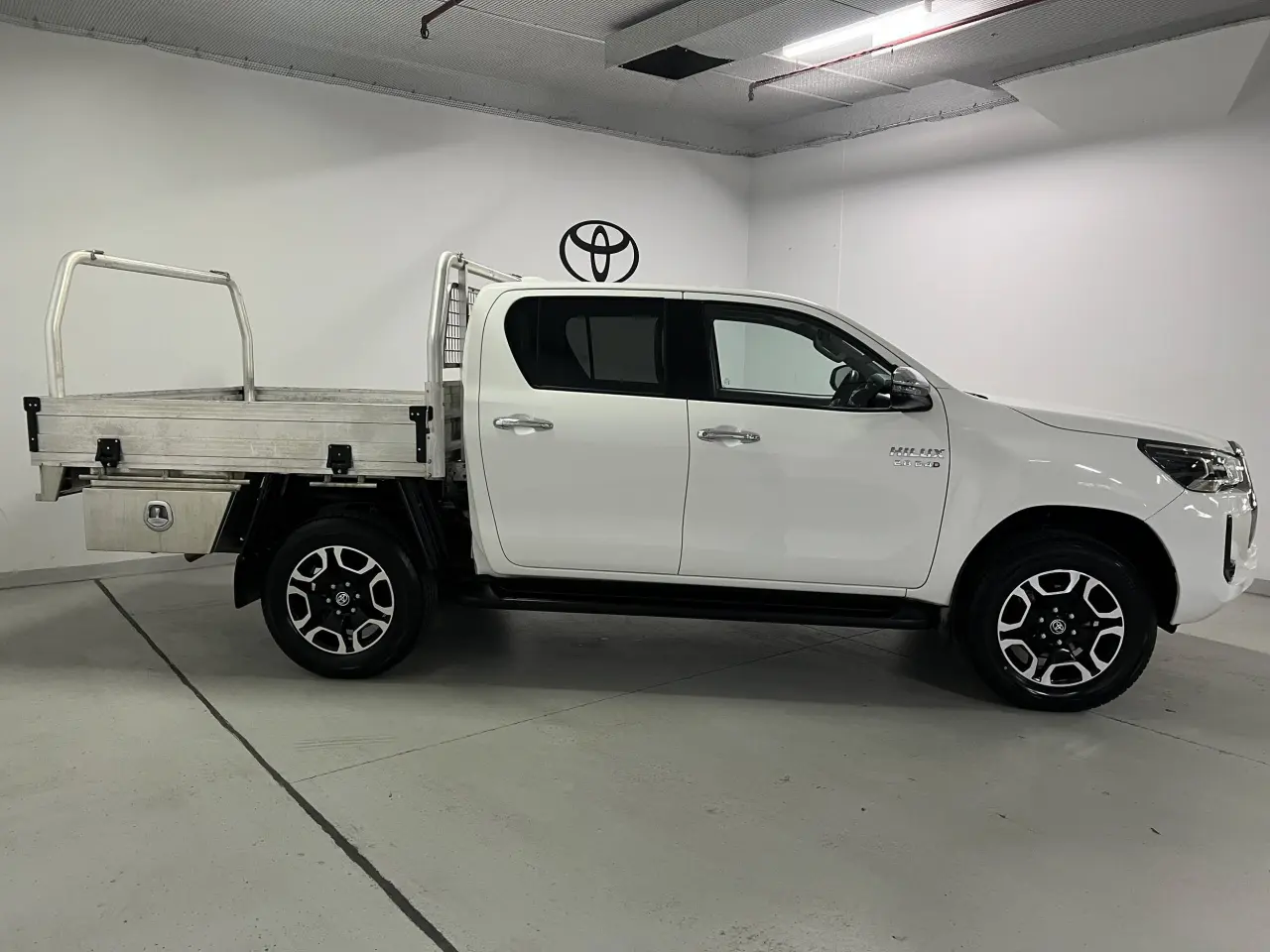 2023 TOYOTA HILUX Gallery Image 4