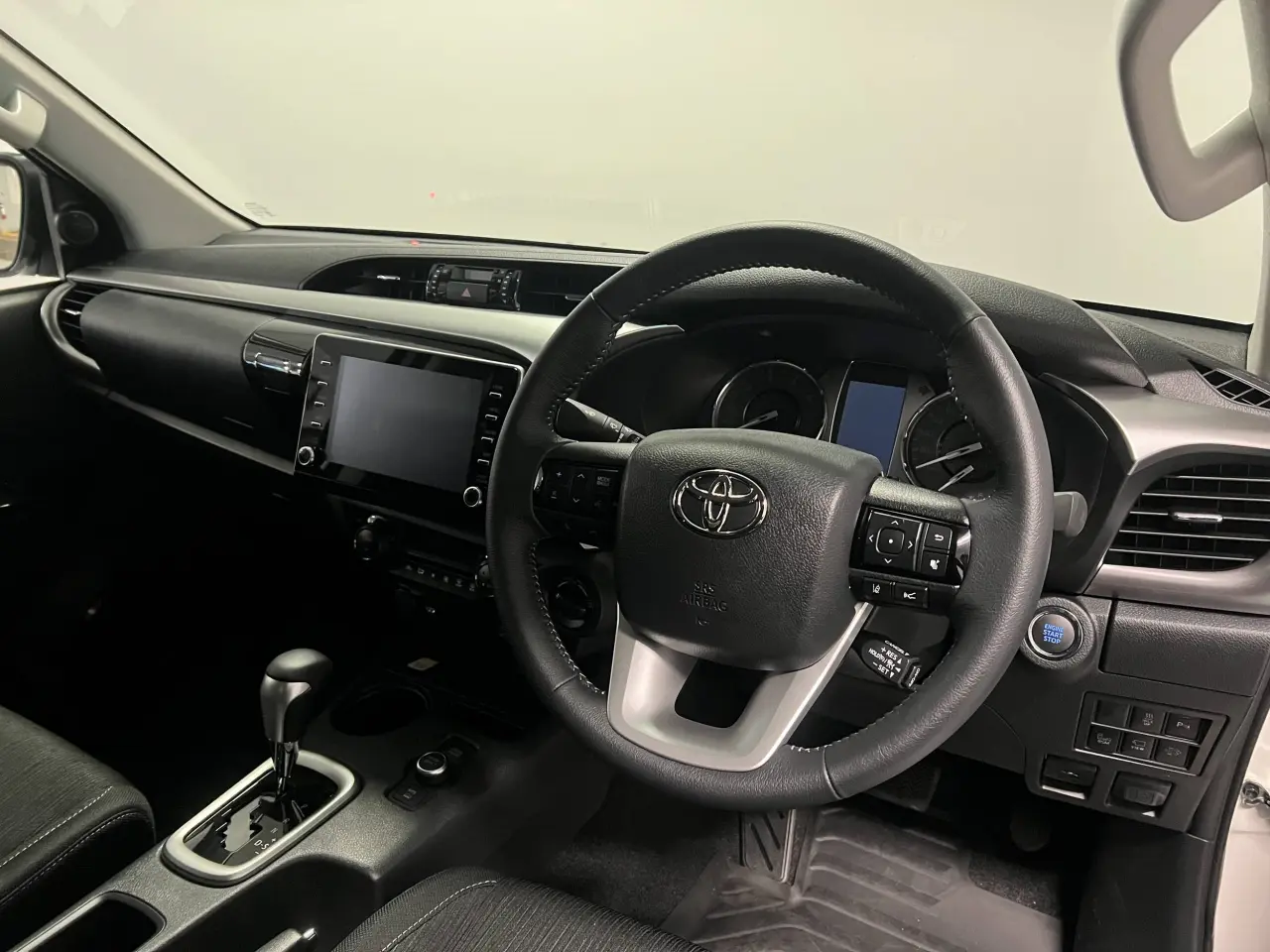 2024 TOYOTA HILUX Gallery Image 10