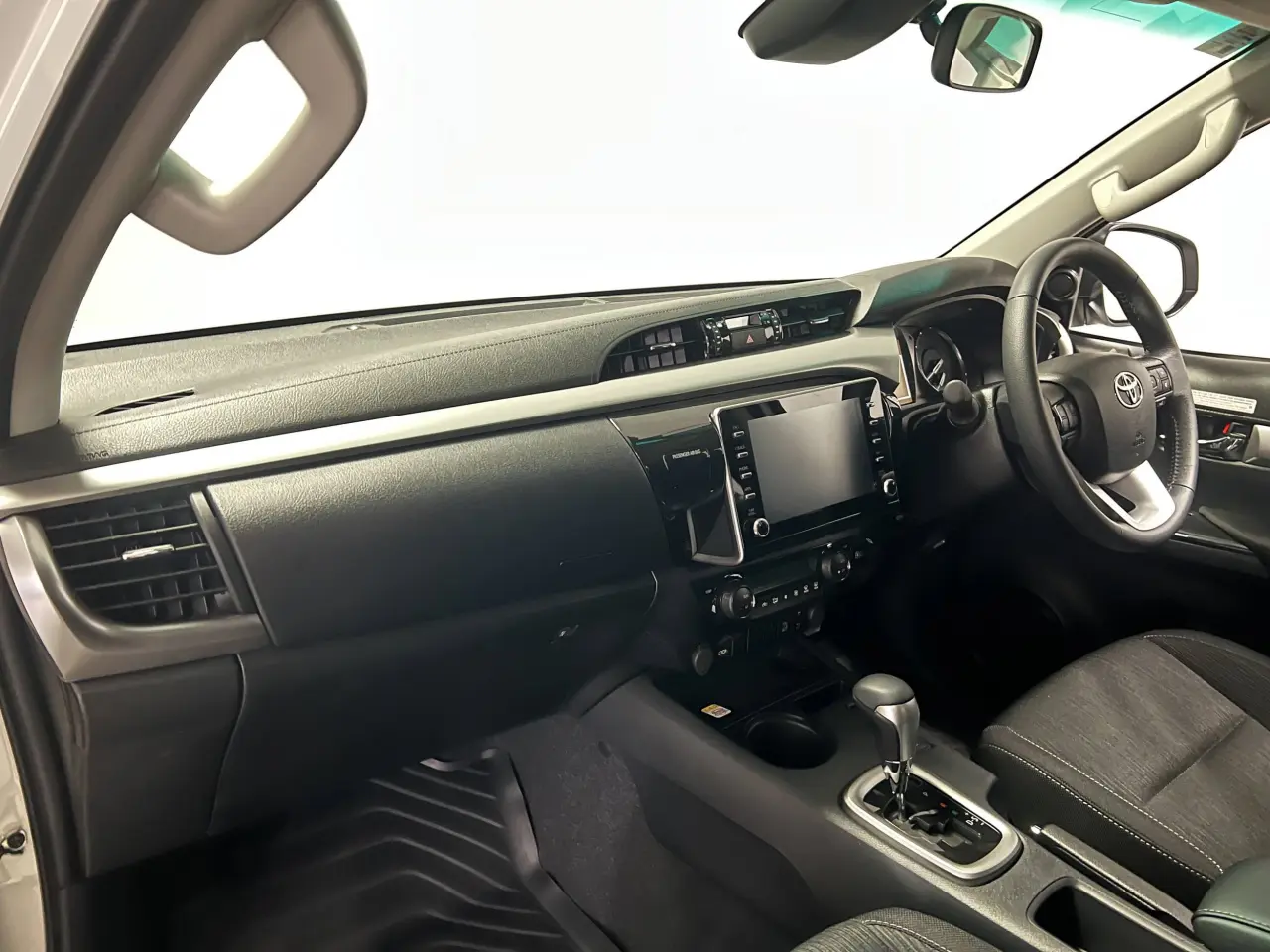 2024 TOYOTA HILUX Gallery Image 15