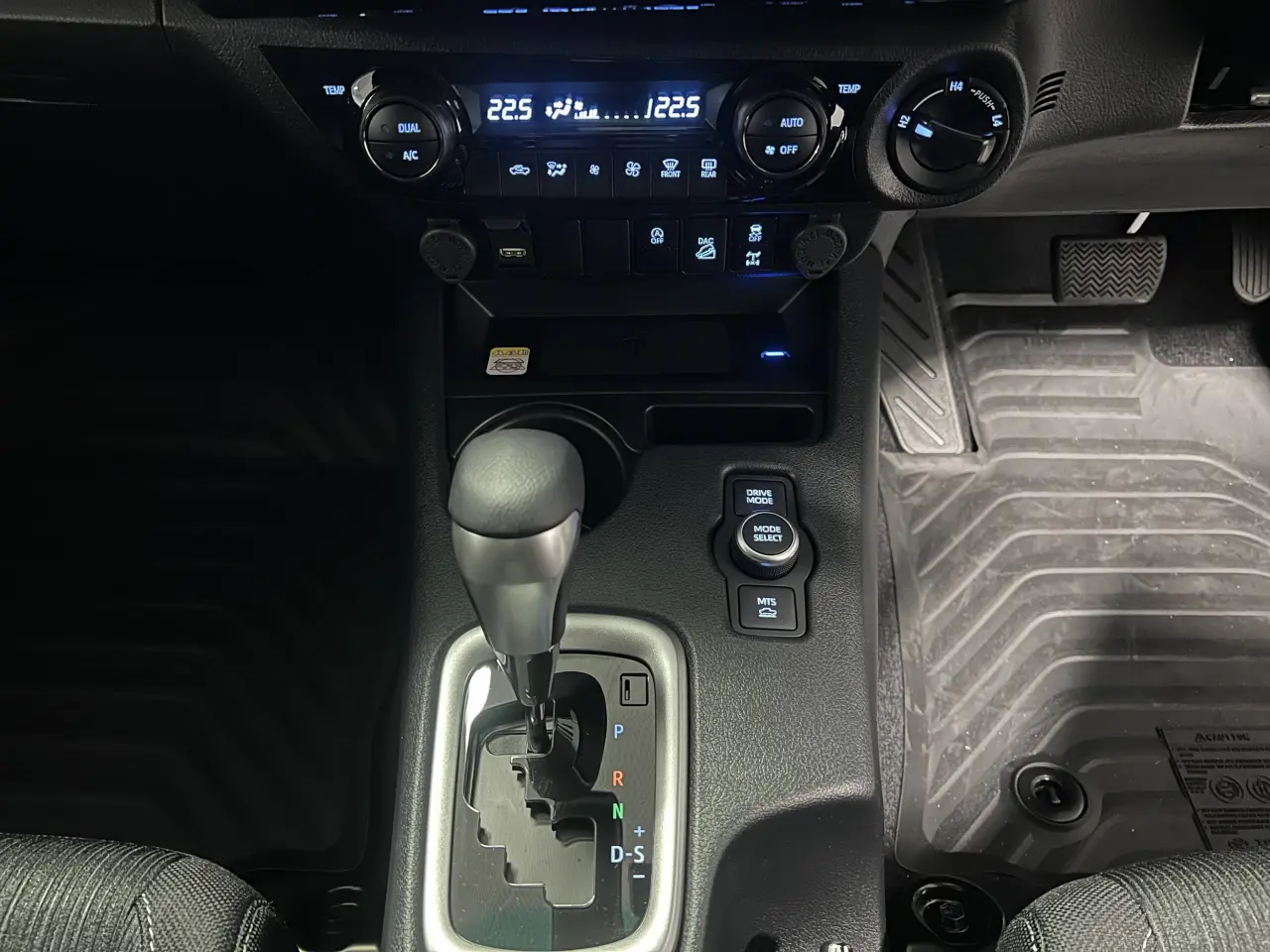 2024 TOYOTA HILUX Gallery Image 20