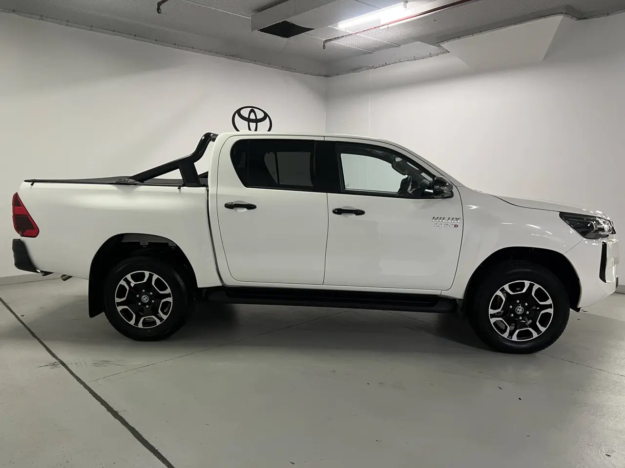 2024 TOYOTA HILUX Gallery Image 4