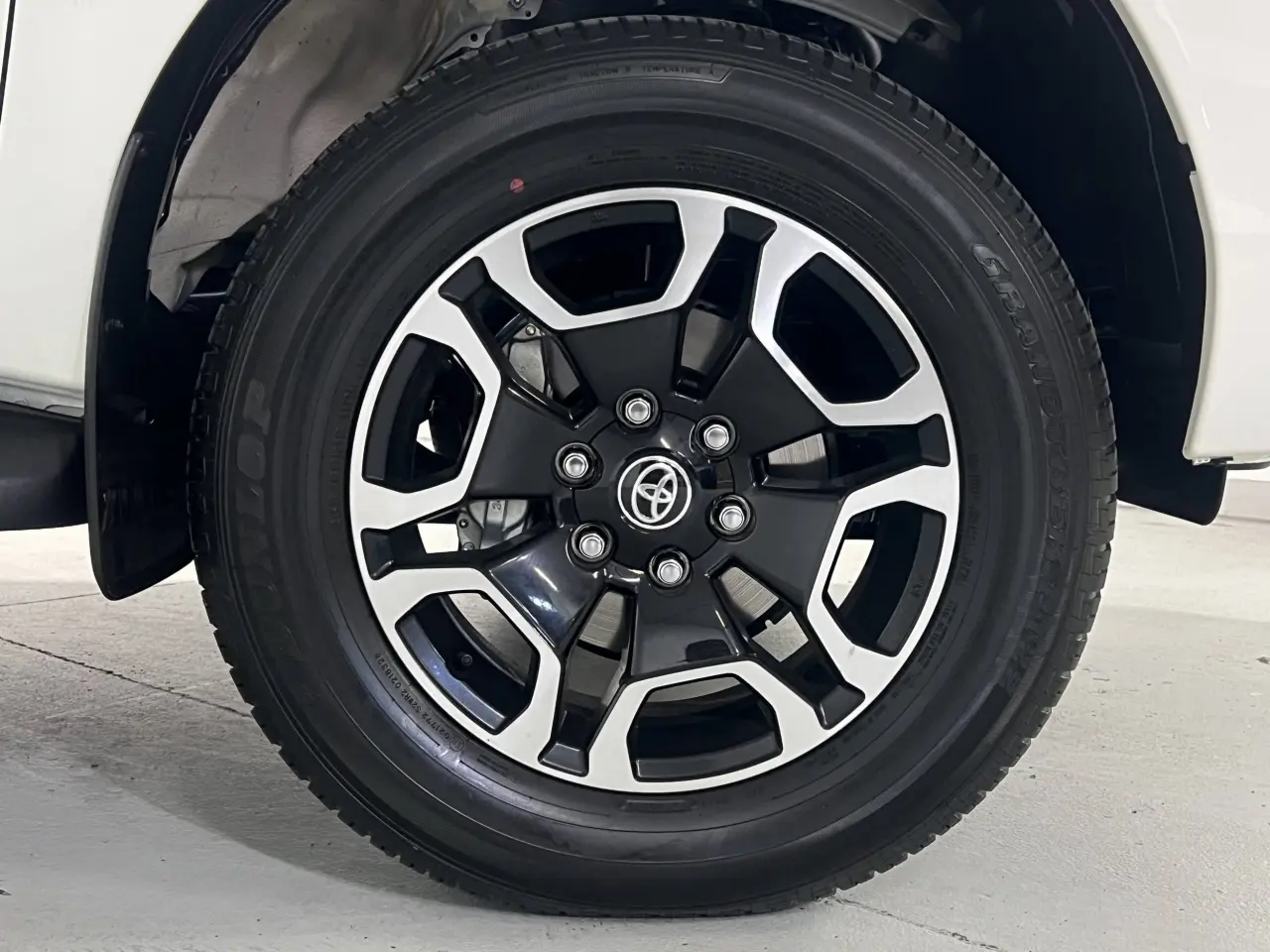 2024 TOYOTA HILUX Gallery Image 5