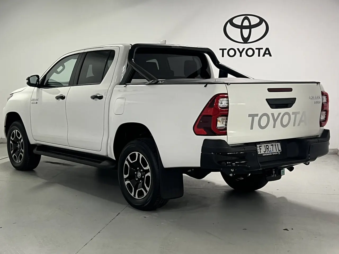 2024 TOYOTA HILUX Gallery Image 8