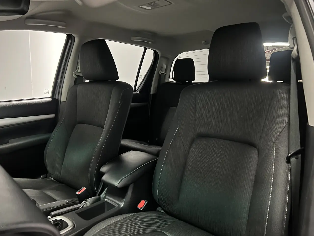 2022 TOYOTA HILUX Gallery Image 16