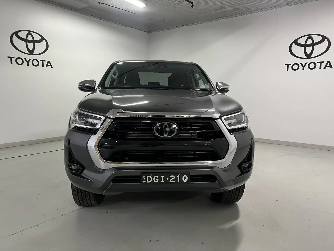 2022 TOYOTA HILUX Gallery Image 2