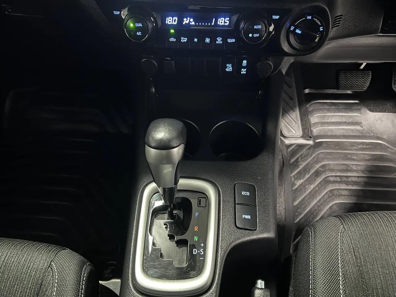 2022 TOYOTA HILUX Gallery Image 20
