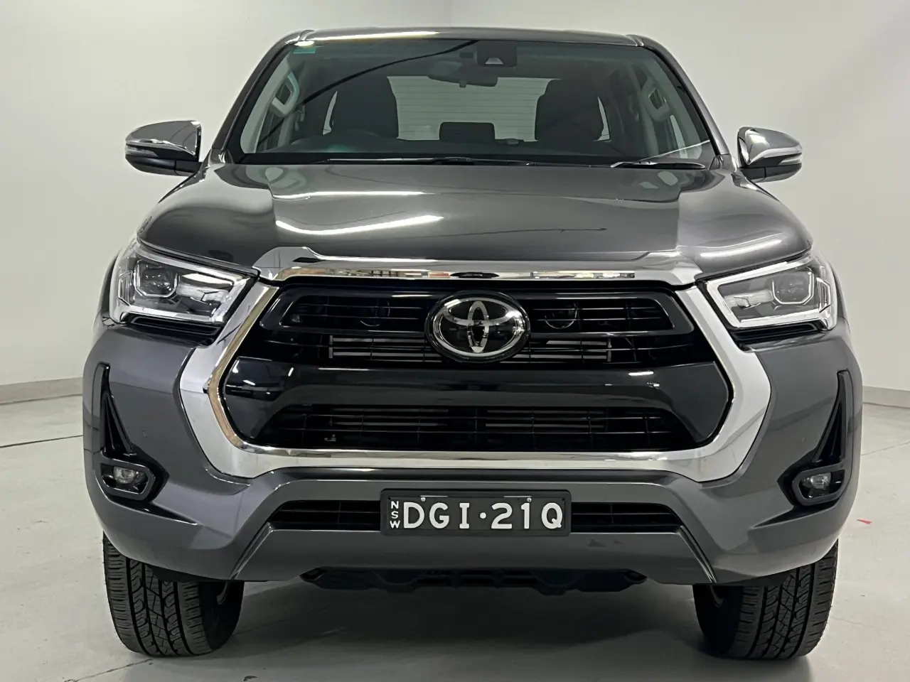2022 TOYOTA HILUX Gallery Image 3