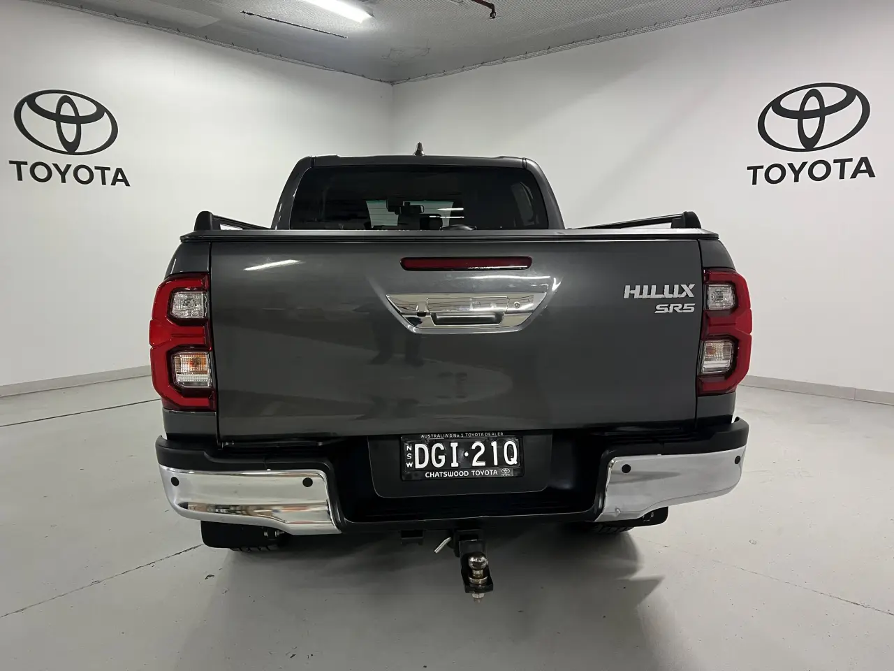 2022 TOYOTA HILUX Gallery Image 6