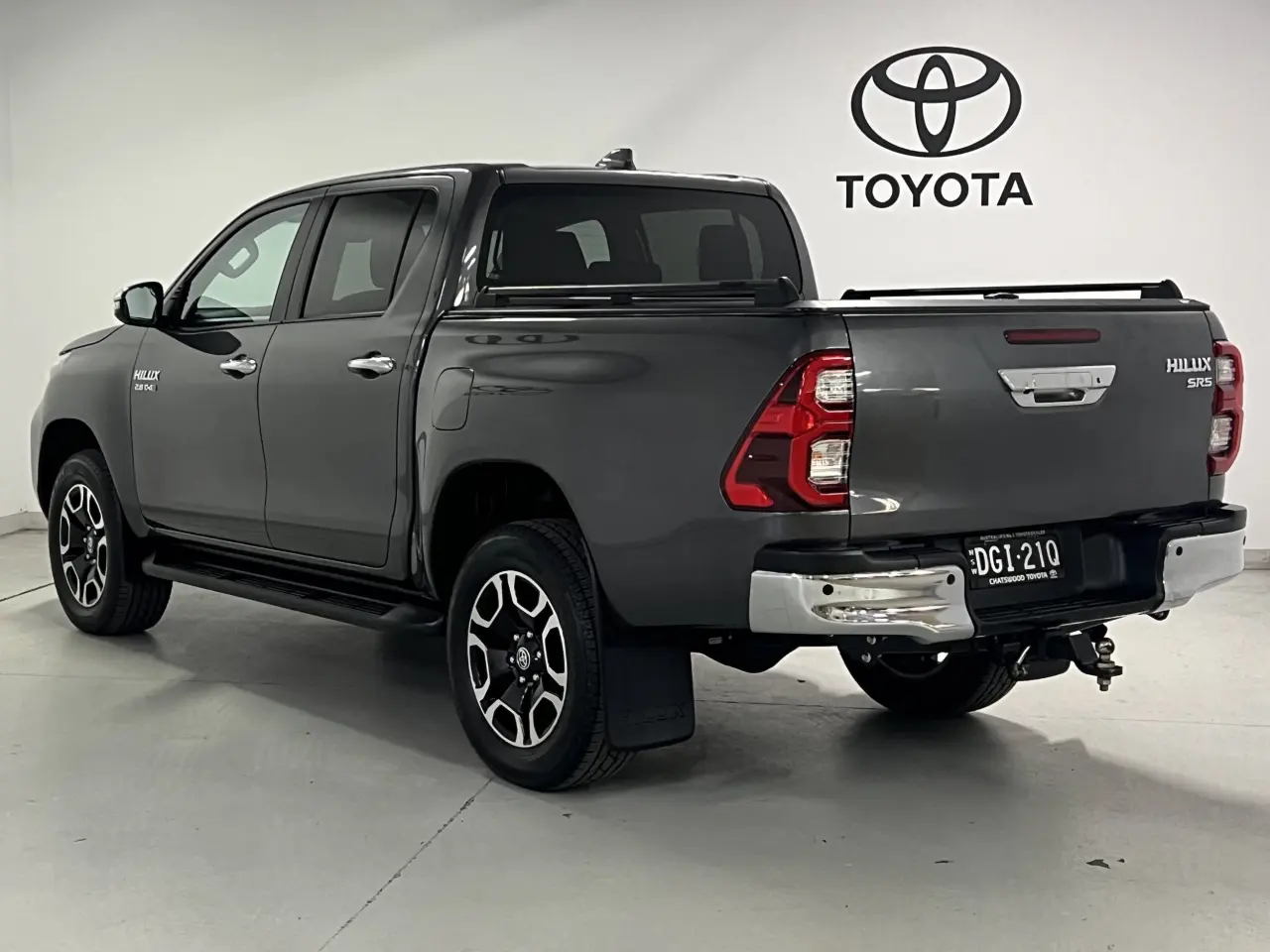 2022 TOYOTA HILUX Gallery Image 8