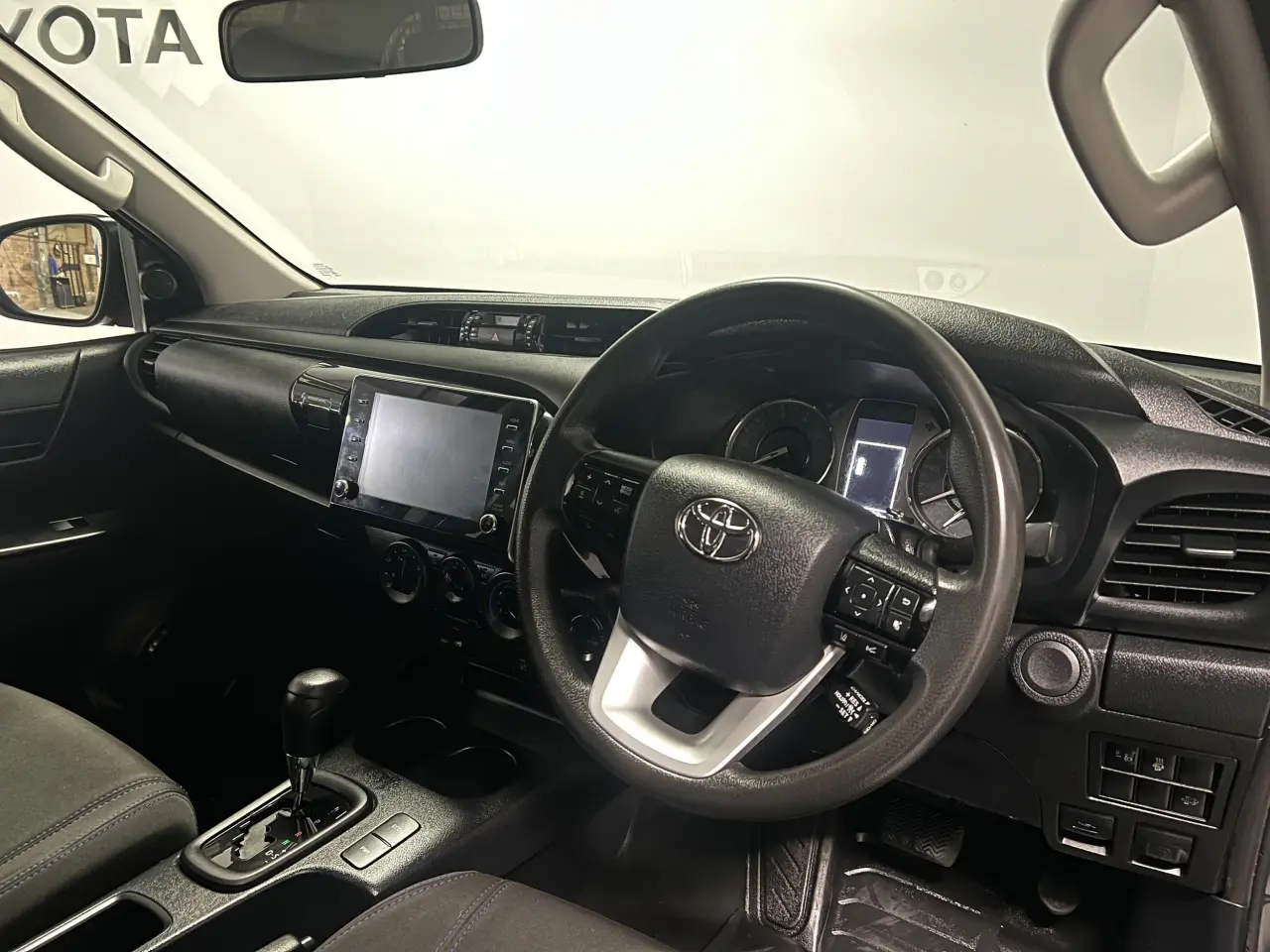 2023 TOYOTA HILUX Gallery Image 10