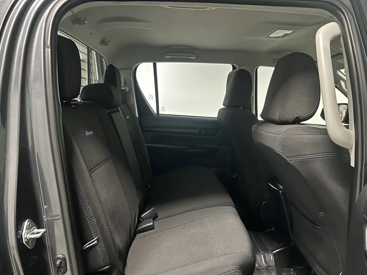 2023 TOYOTA HILUX Gallery Image 11