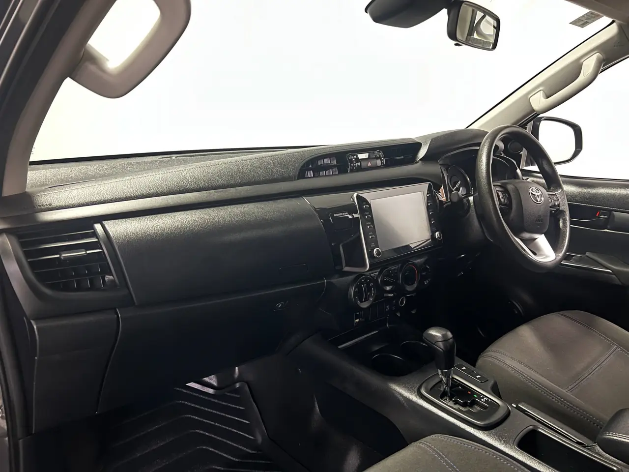 2023 TOYOTA HILUX Gallery Image 14