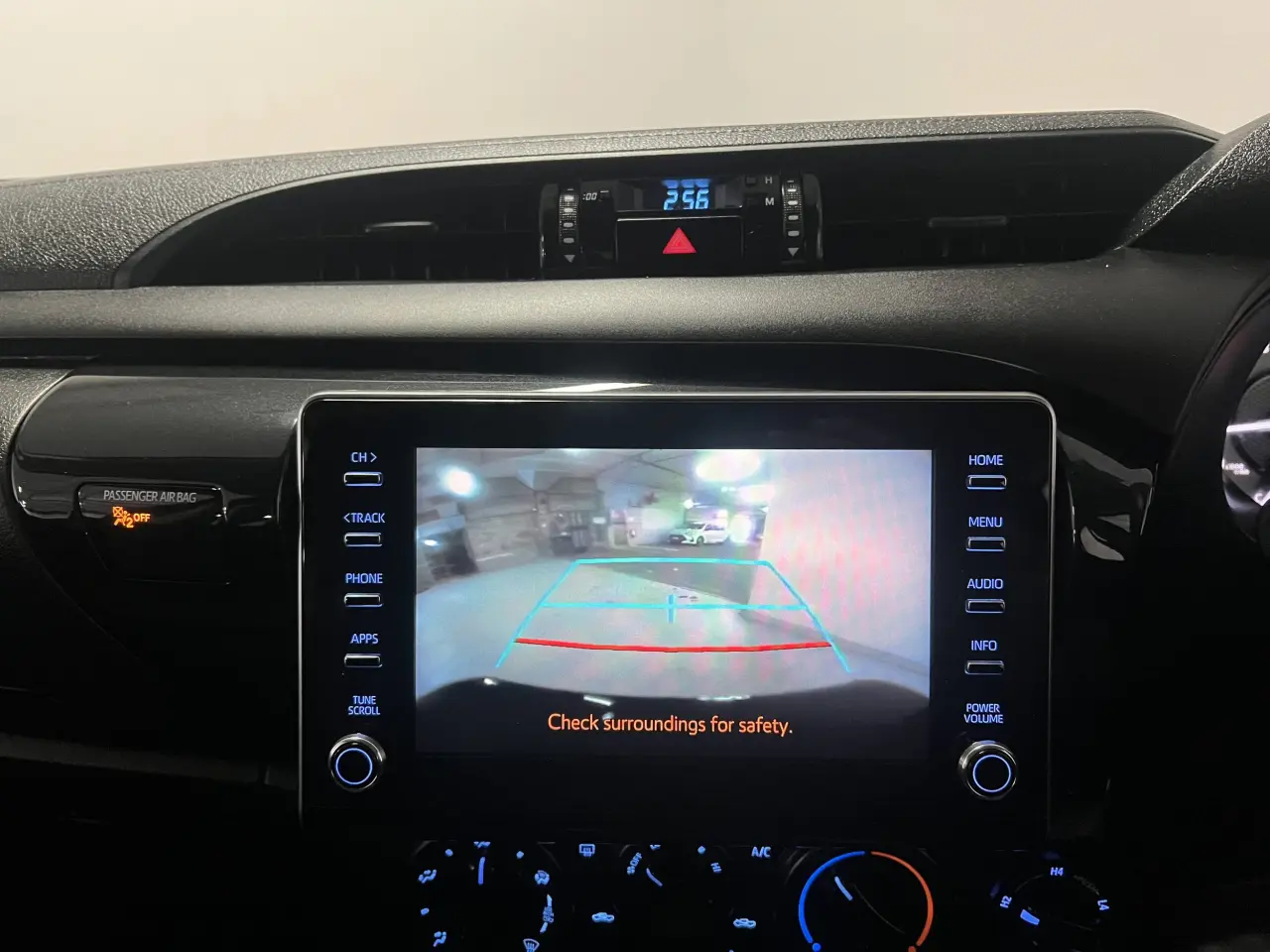2023 TOYOTA HILUX Gallery Image 18