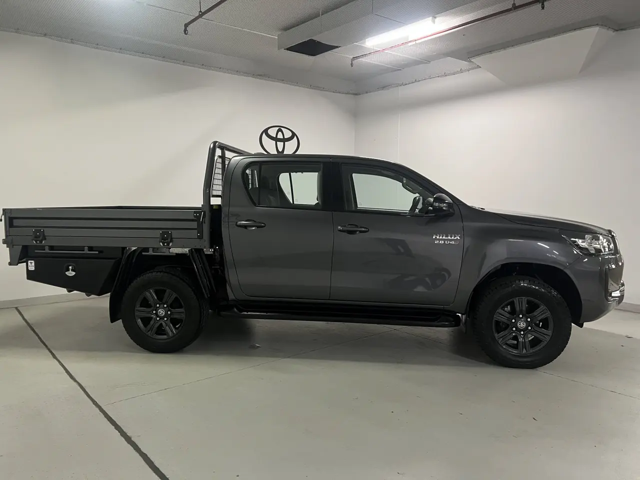 2023 TOYOTA HILUX Gallery Image 4