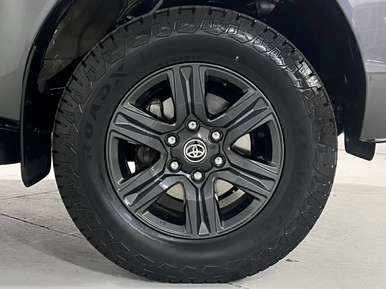 2023 TOYOTA HILUX Gallery Image 5