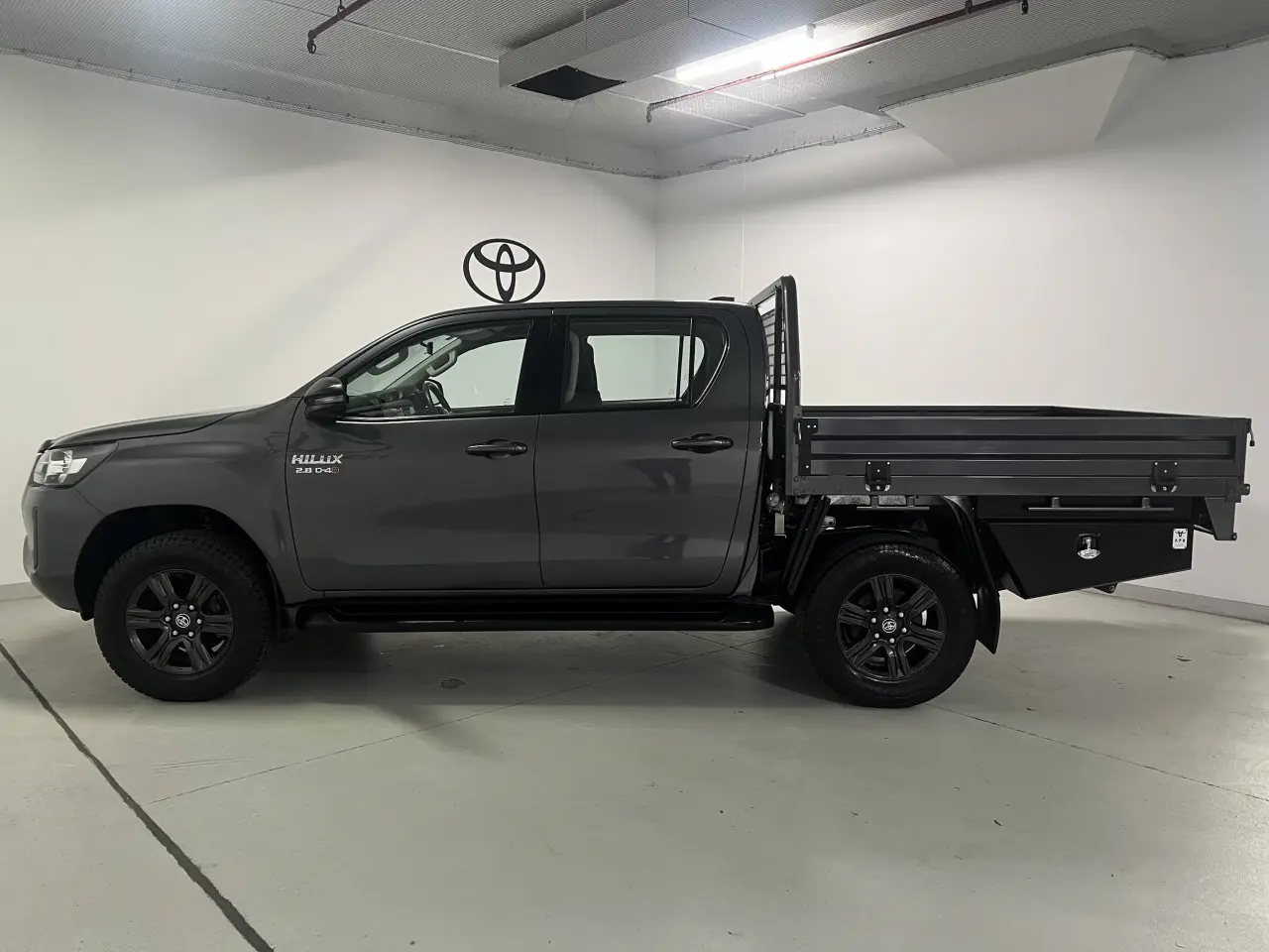2023 TOYOTA HILUX Gallery Image 9