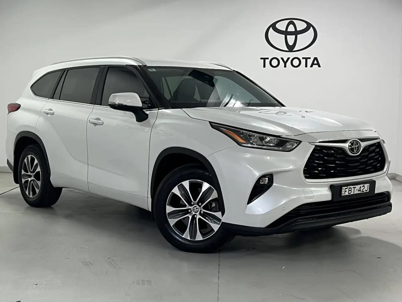 2022 TOYOTA KLUGER Gallery Image 1
