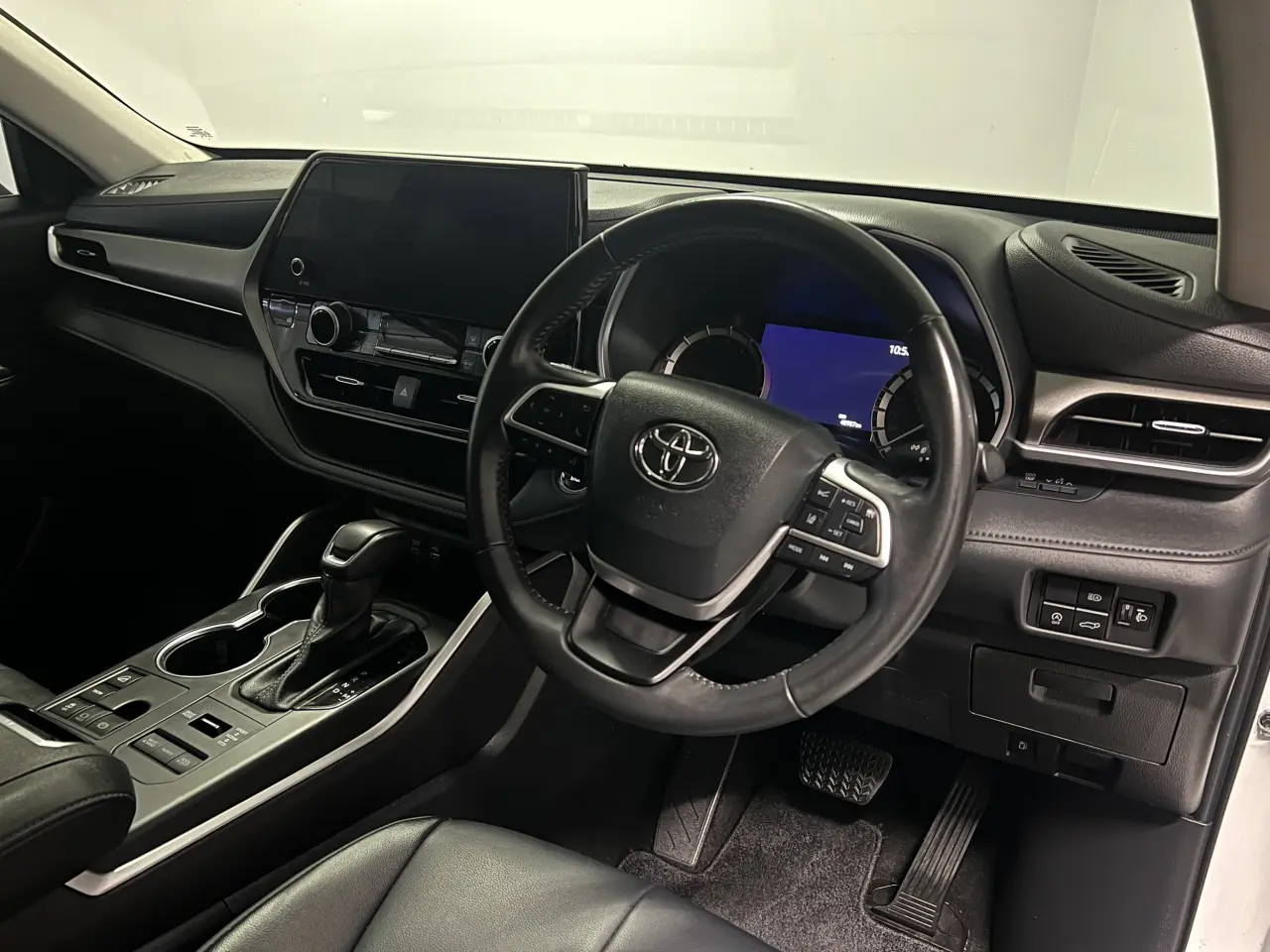 2022 TOYOTA KLUGER Gallery Image 10