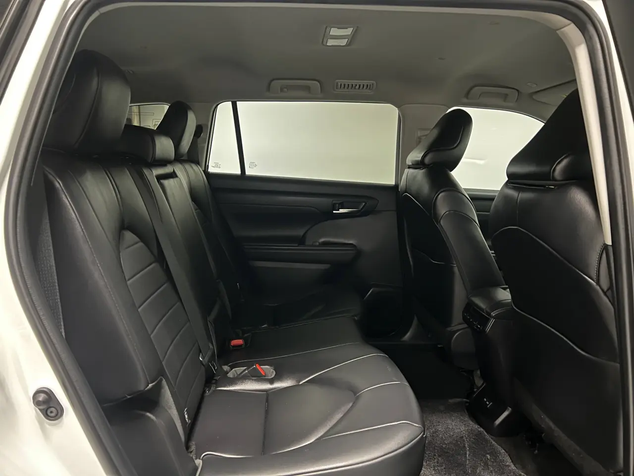 2022 TOYOTA KLUGER Gallery Image 11