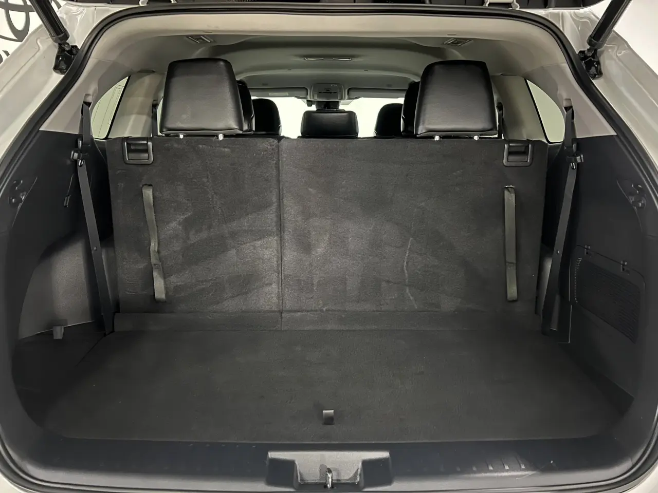 2022 TOYOTA KLUGER Gallery Image 13