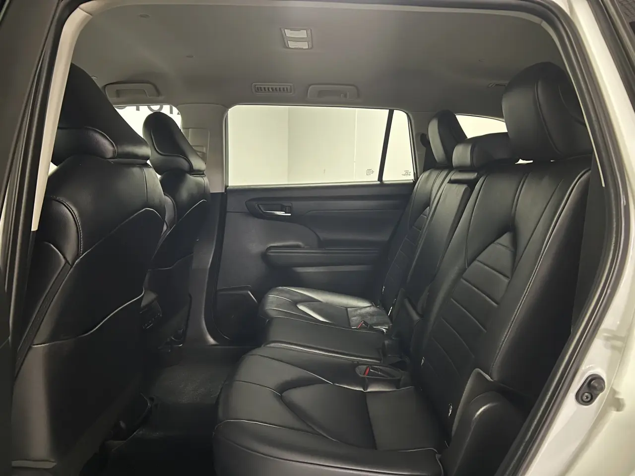 2022 TOYOTA KLUGER Gallery Image 14