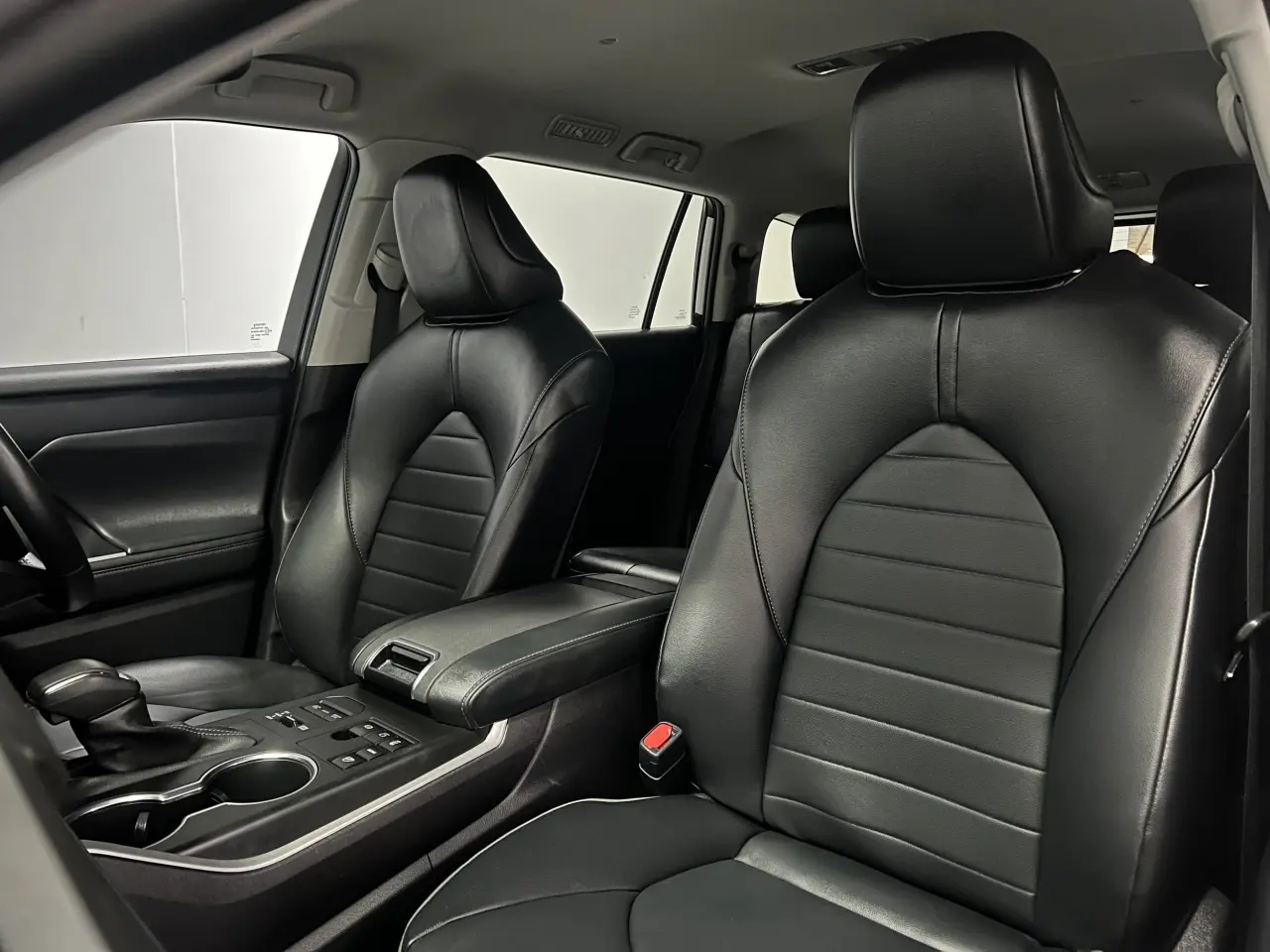 2022 TOYOTA KLUGER Gallery Image 16