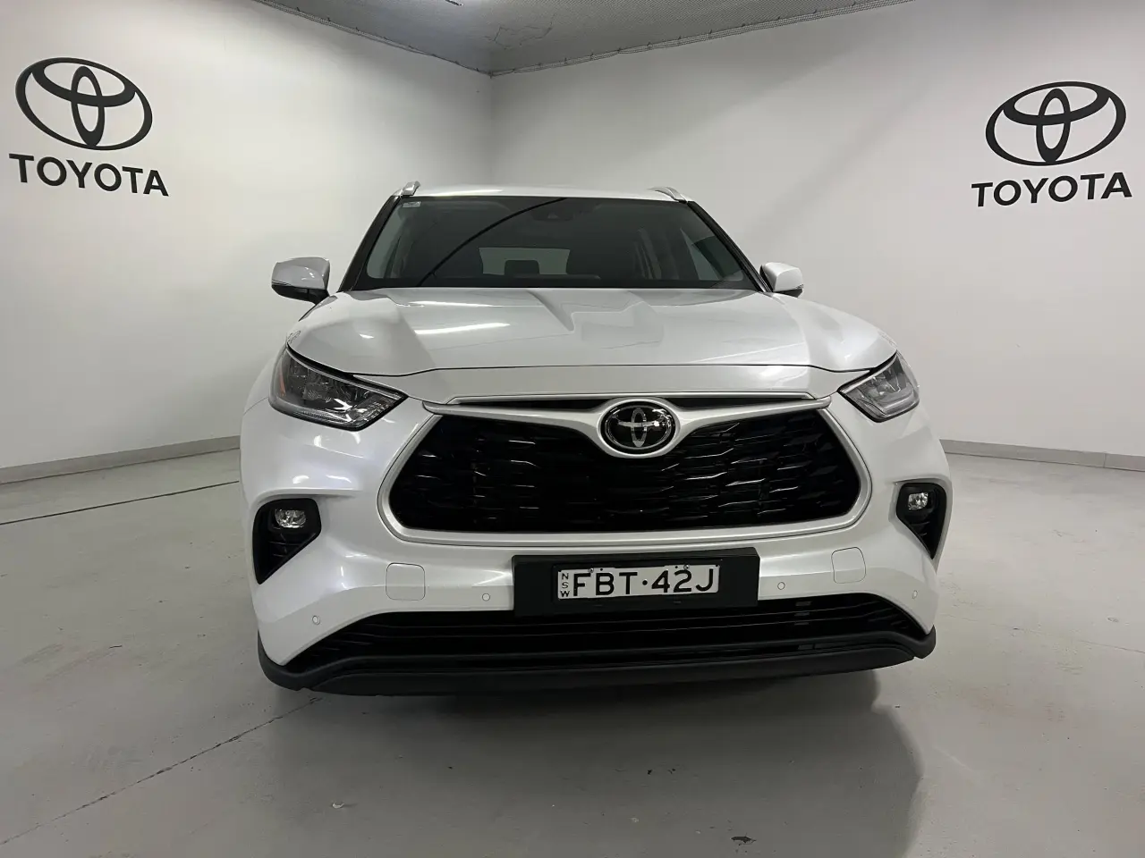 2022 TOYOTA KLUGER Gallery Image 2