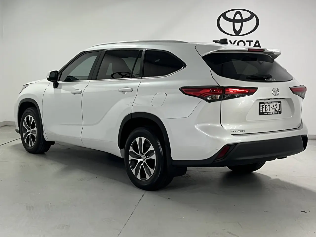 2022 TOYOTA KLUGER Gallery Image 8