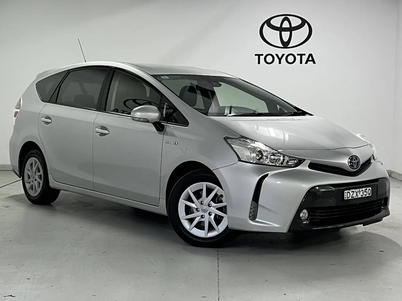 2018 TOYOTA PRIUS V Gallery Image 1
