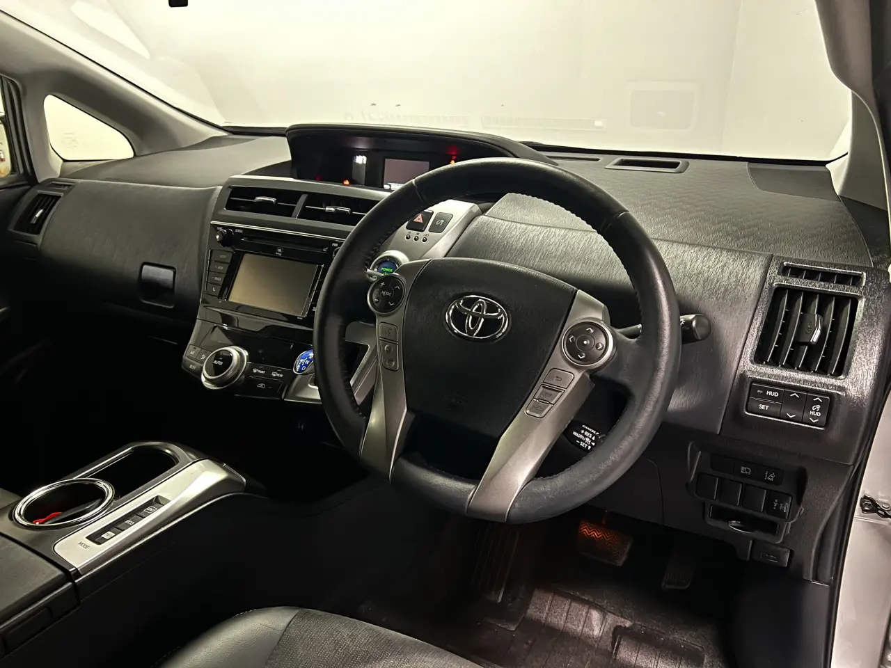 2018 TOYOTA PRIUS V Gallery Image 10