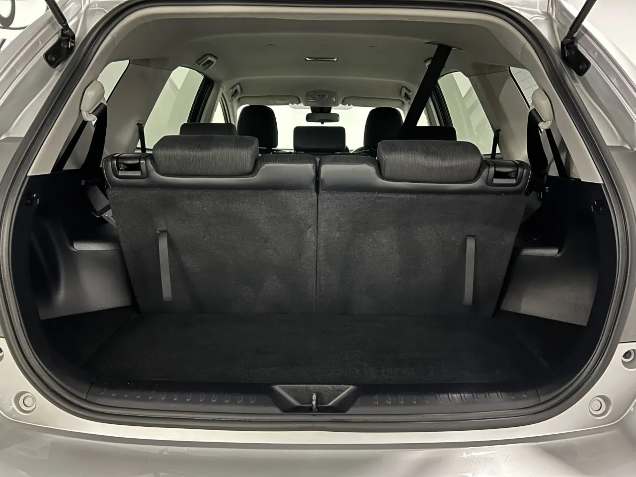2018 TOYOTA PRIUS V Gallery Image 13