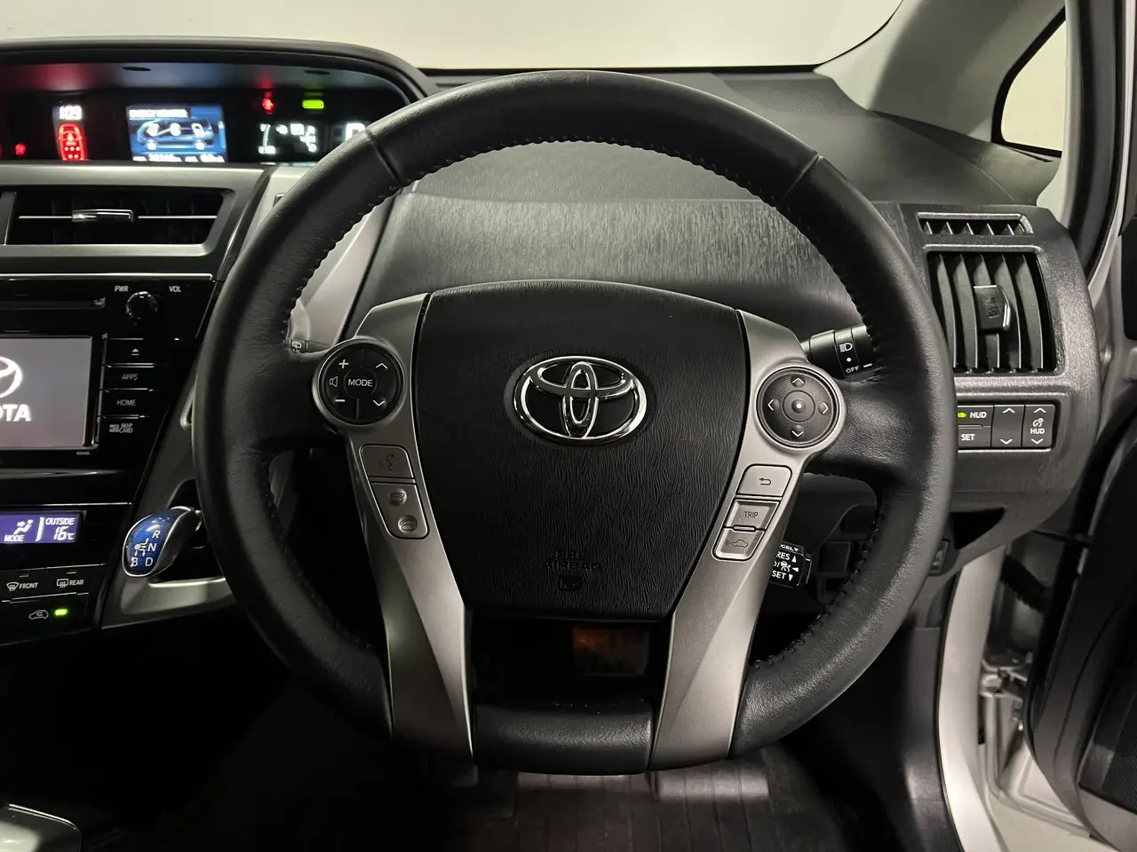 2018 TOYOTA PRIUS V Gallery Image 17