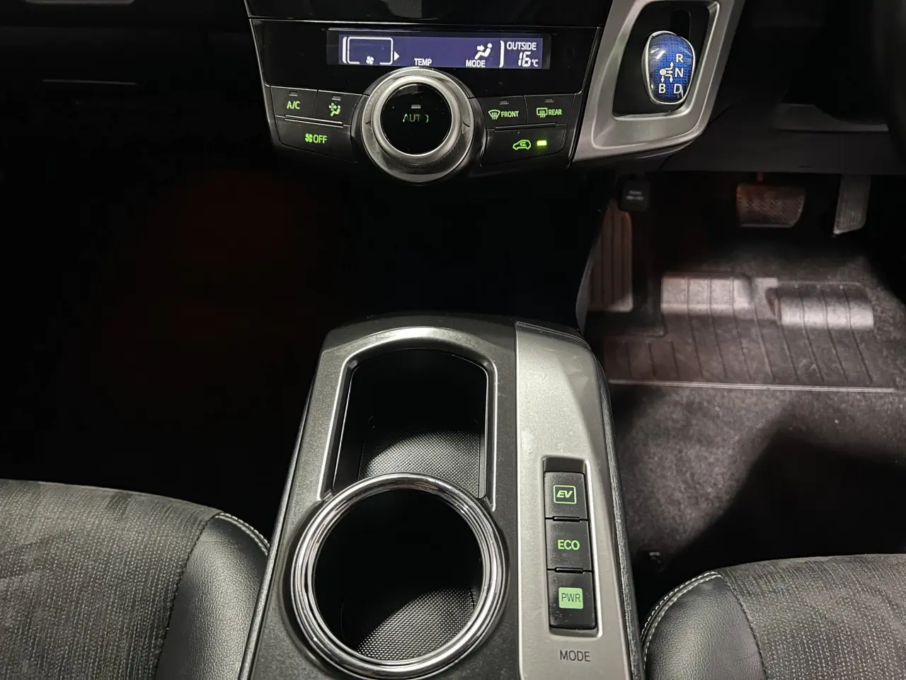 2018 TOYOTA PRIUS V Gallery Image 21