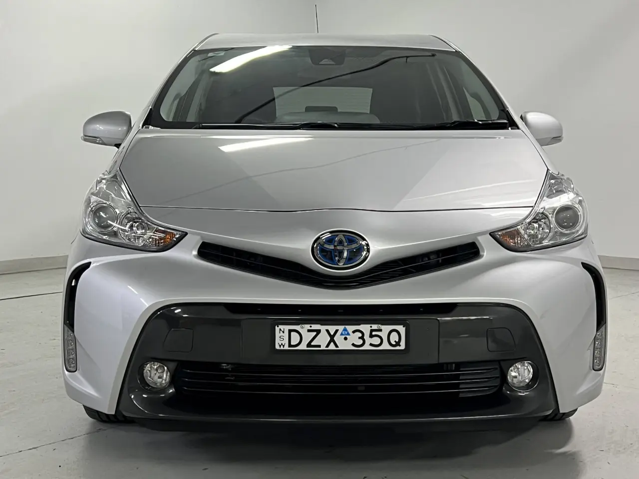 2018 TOYOTA PRIUS V Gallery Image 3