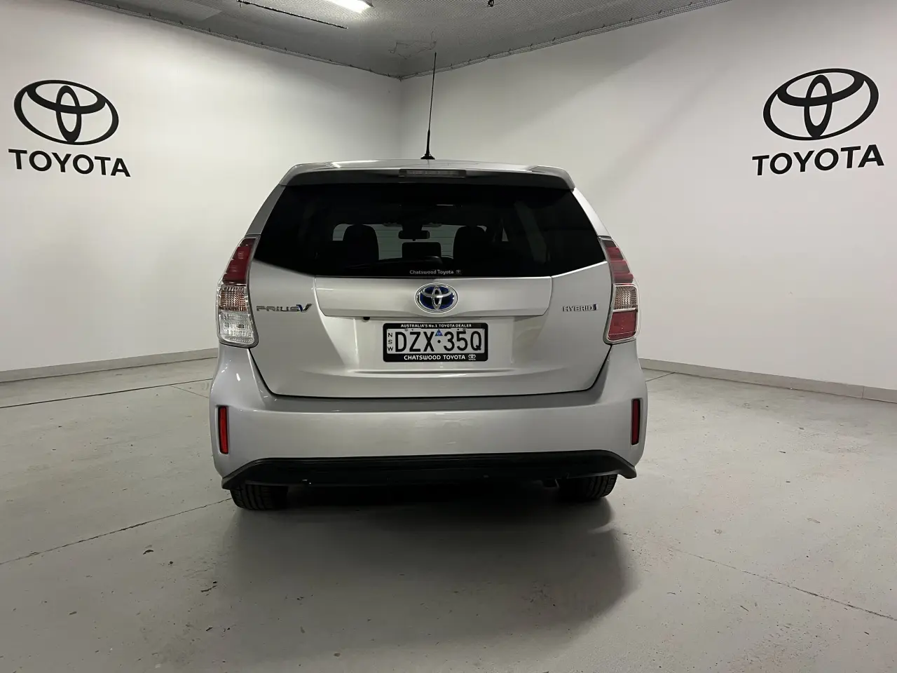 2018 TOYOTA PRIUS V Gallery Image 6