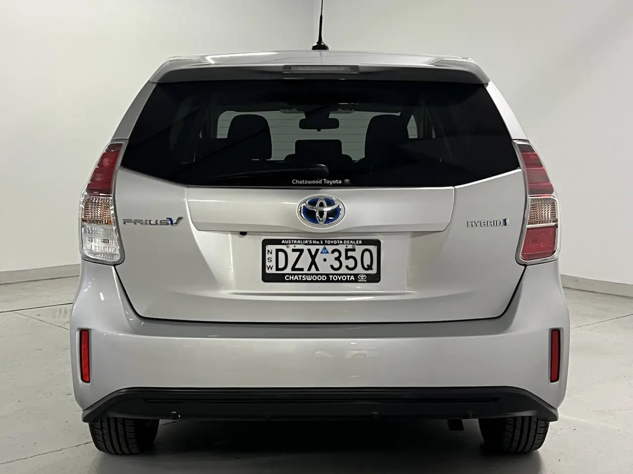 2018 TOYOTA PRIUS V Gallery Image 7
