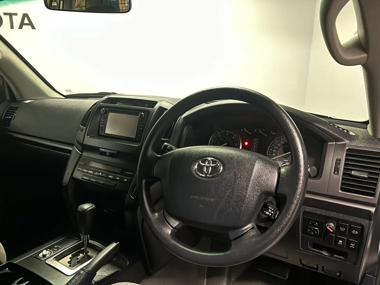 2019 TOYOTA LANDCRUISER Gallery Image 10