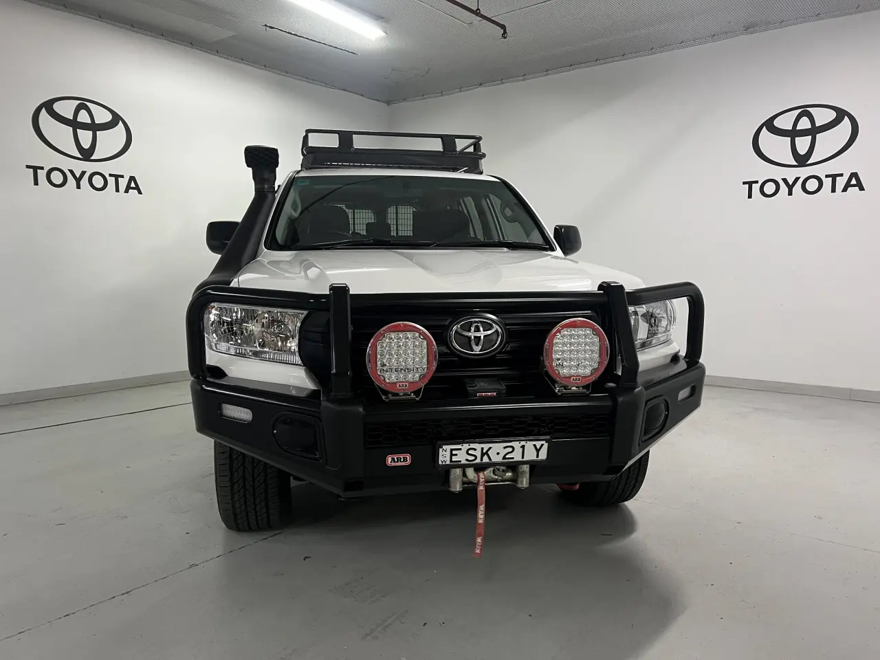 2019 TOYOTA LANDCRUISER Gallery Image 2
