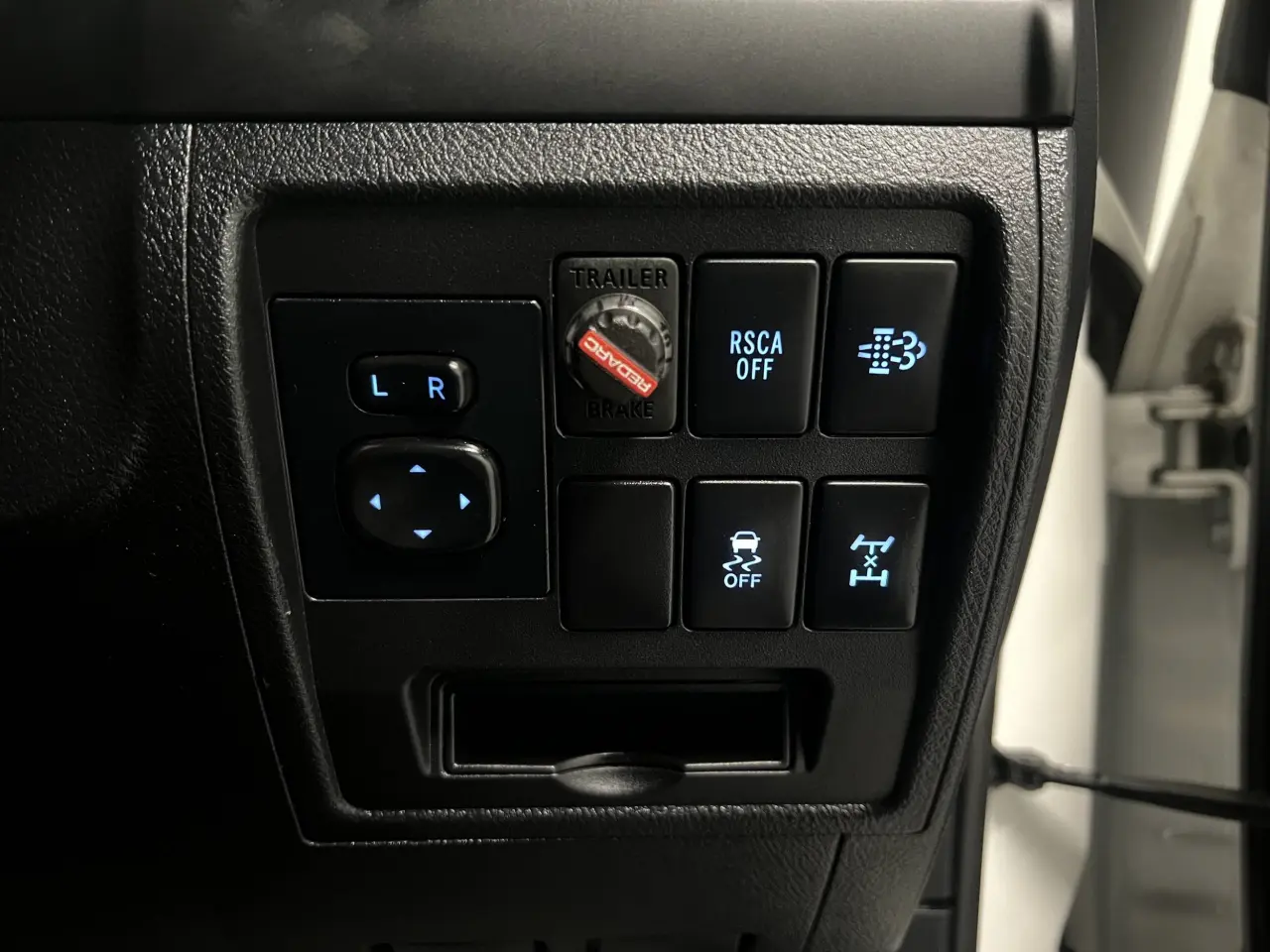 2019 TOYOTA LANDCRUISER Gallery Image 20