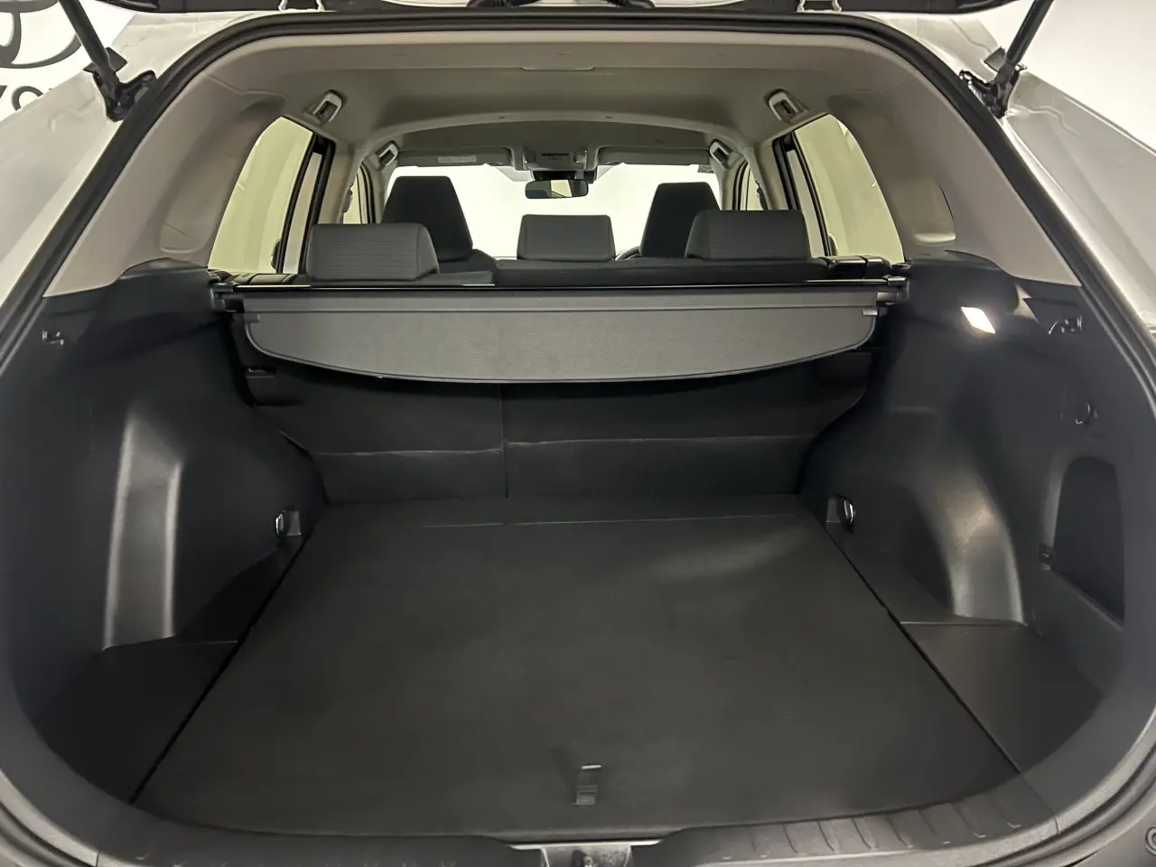 2025 TOYOTA RAV4 HYBRID Gallery Image 12