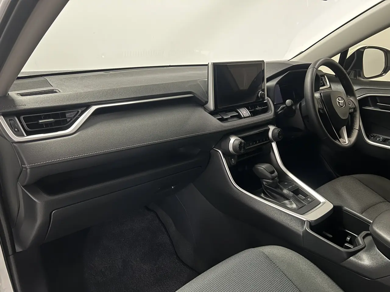 2025 TOYOTA RAV4 HYBRID Gallery Image 15