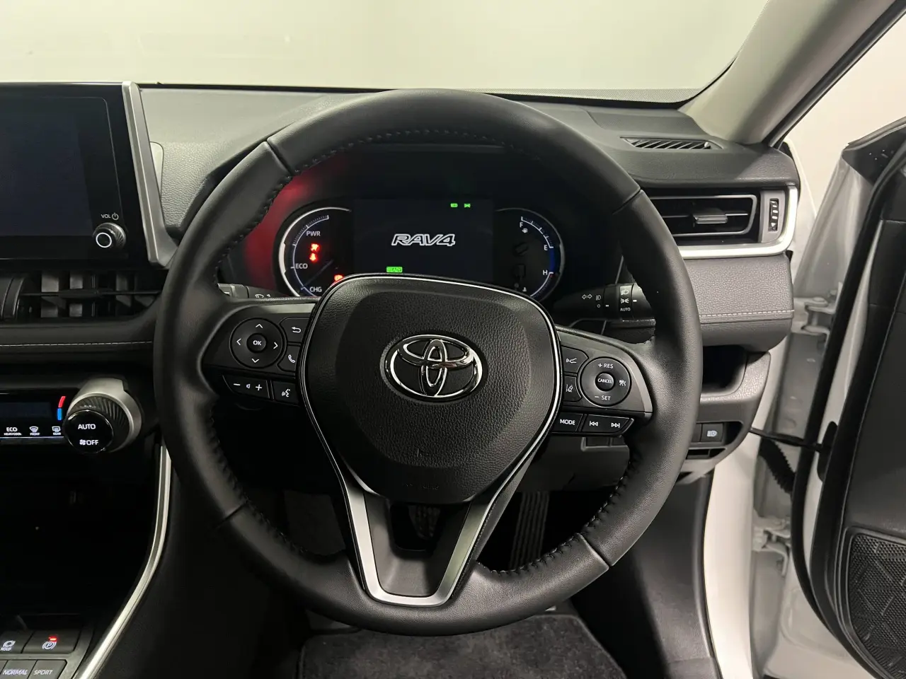 2025 TOYOTA RAV4 HYBRID Gallery Image 17