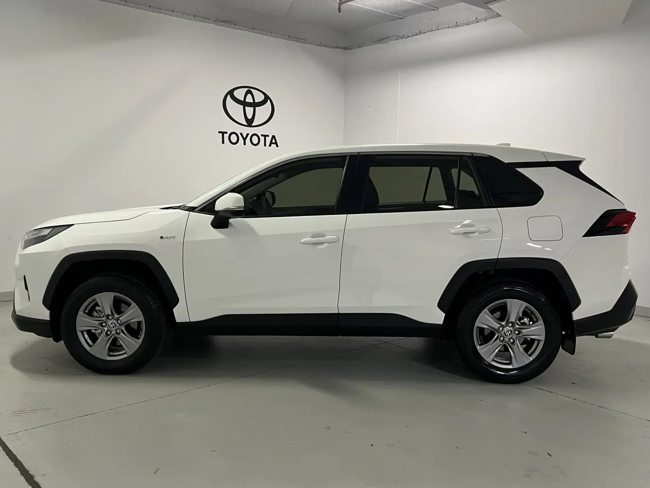 2025 TOYOTA RAV4 HYBRID Gallery Image 9