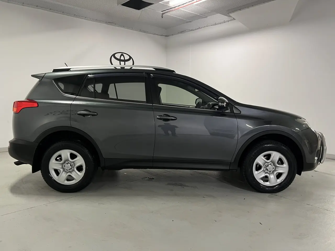 2014 TOYOTA RAV4 Gallery Image 4