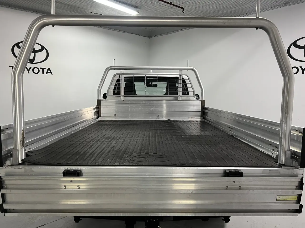 2021 TOYOTA HILUX Gallery Image 12